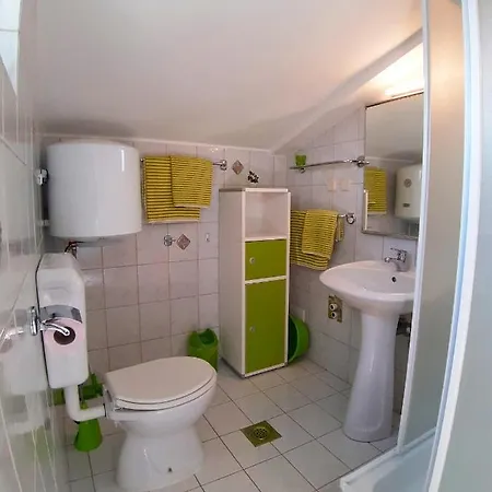 With Parking Space - 2285 波雷奇