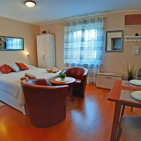 With Parking Space - 2285 波雷奇