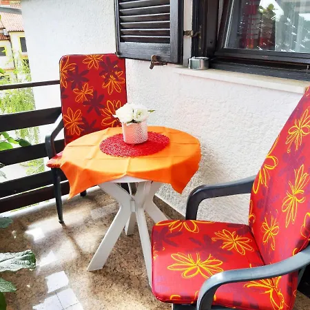 Apartman With Parking Space - 2285 Porec