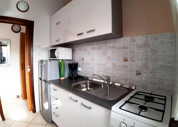 Apartman With Parking Space - 2285 Poreč